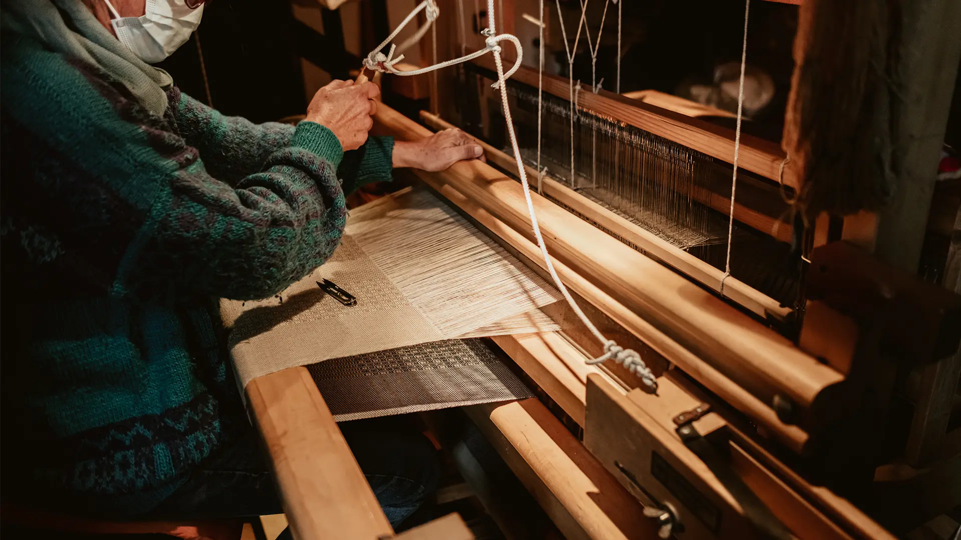 weaving on the loom in chianti