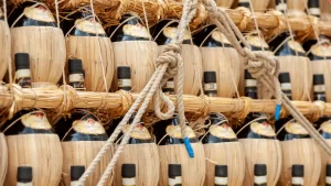 flasks-of-wine-chianti-symbol-of-wine-tradition-tuscany